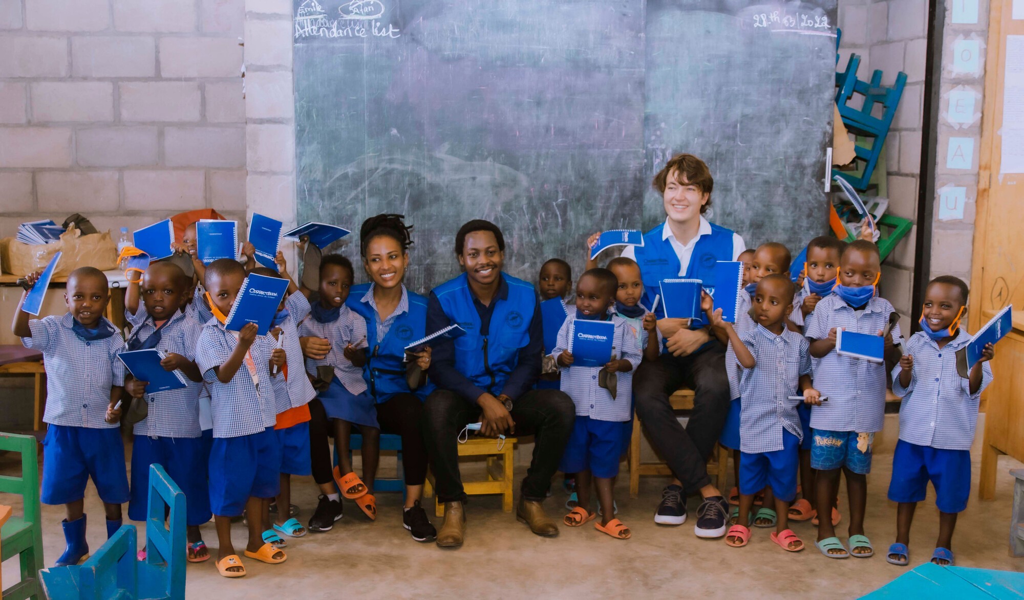 Correctbook Afrika groepsfoto met basisschool kinderen